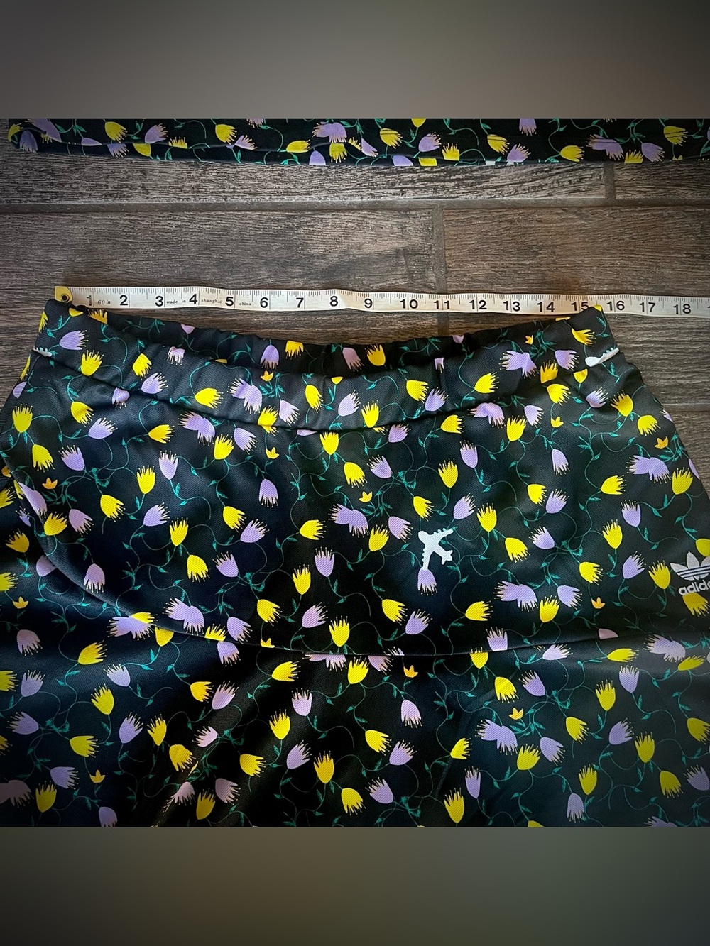 Adidas black lavender & yellow floral AOP skirt and cropped t shirt set L - Picture 5 of 12